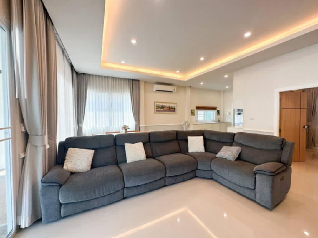 🏡 Furnished 3-Bedroom Pool Villa – Secure Village in Huay Yai thumbnail