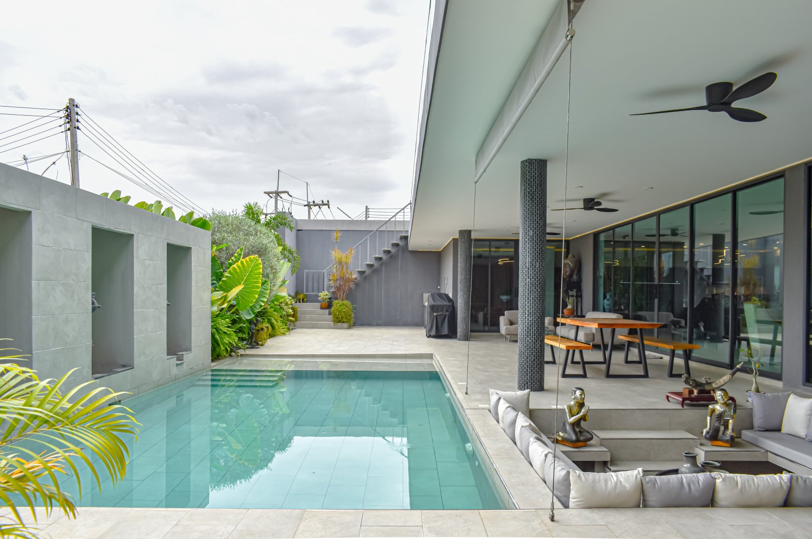 High-End Home in Mabprachan – Modern Design &amp; Poolside Living thumbnail