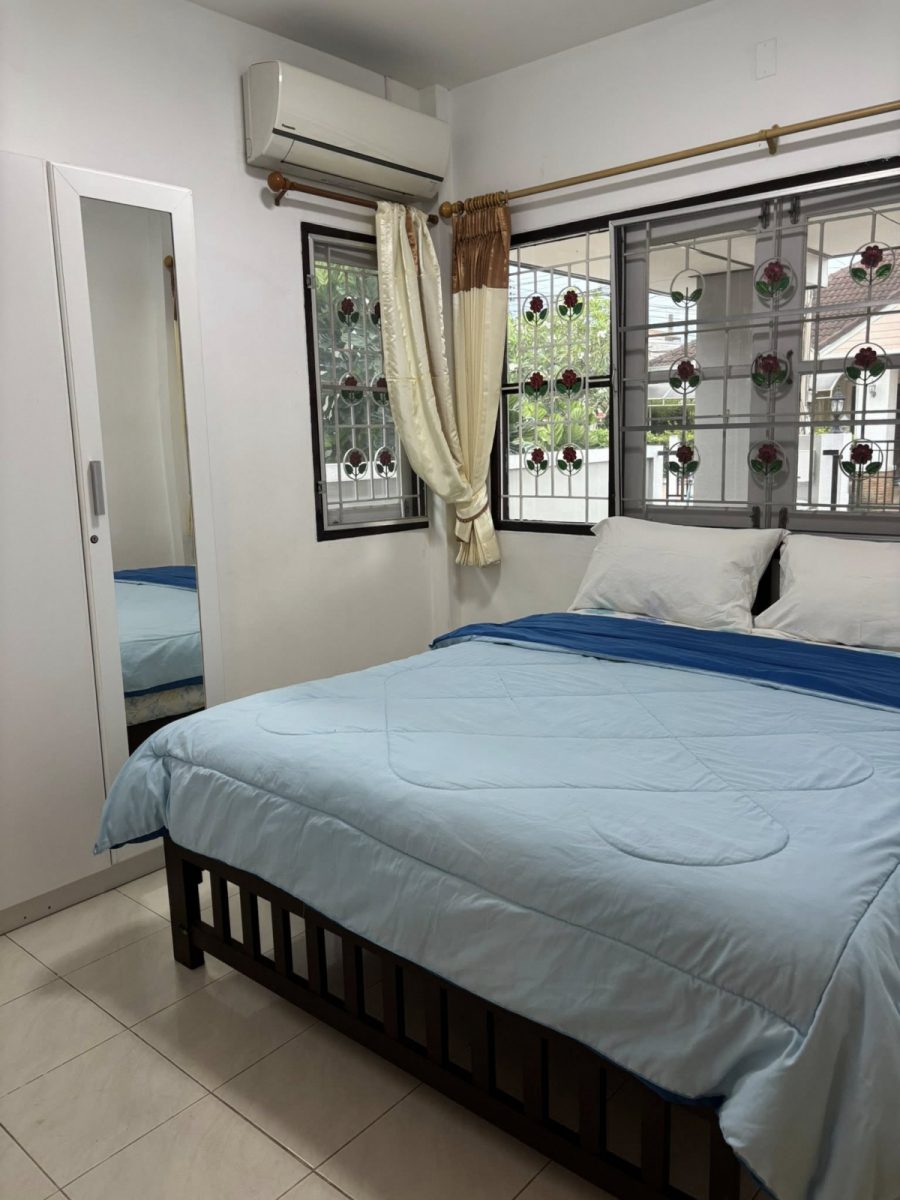 Move-In Ready Comfort – Fully Furnished Detached Home for Rent thumbnail