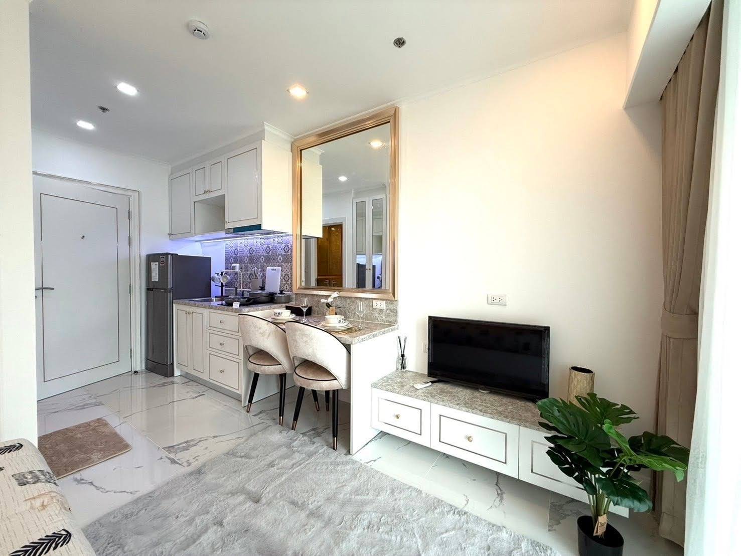 Studio Unit For Rent @The Empire Tower thumbnail