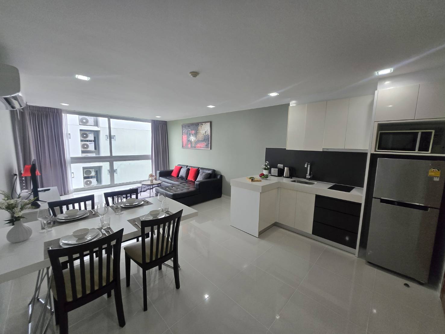 Sea Breeze &amp; City Access - Spacious Living @Club Royal, Naklua thumbnail