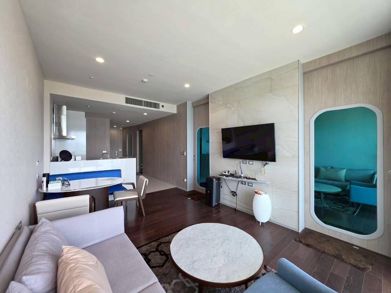 Live Above The Waves - Movenpick Pattaya, Full Seaview thumbnail