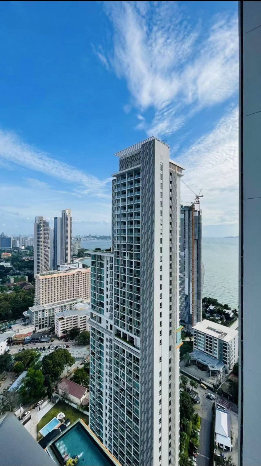 The Riviera Wongamat - Sky Living with Breathtaking City View thumbnail