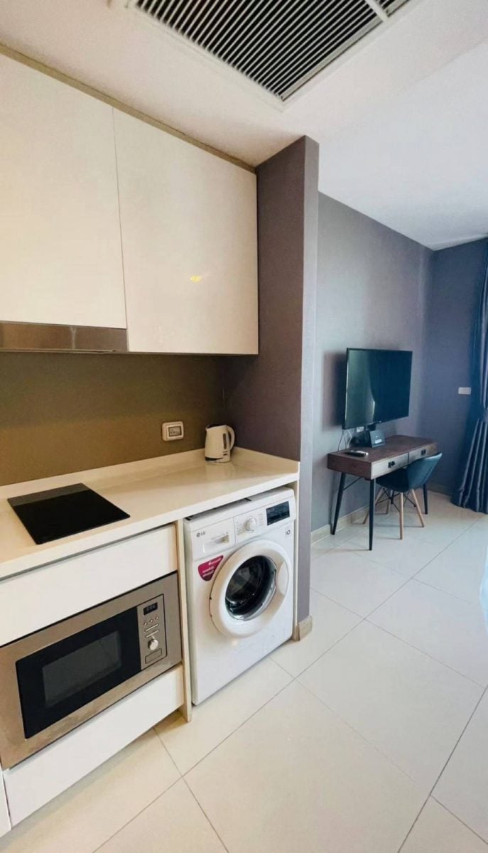 The Riviera Wongamat - Sky Living with Breathtaking City View thumbnail