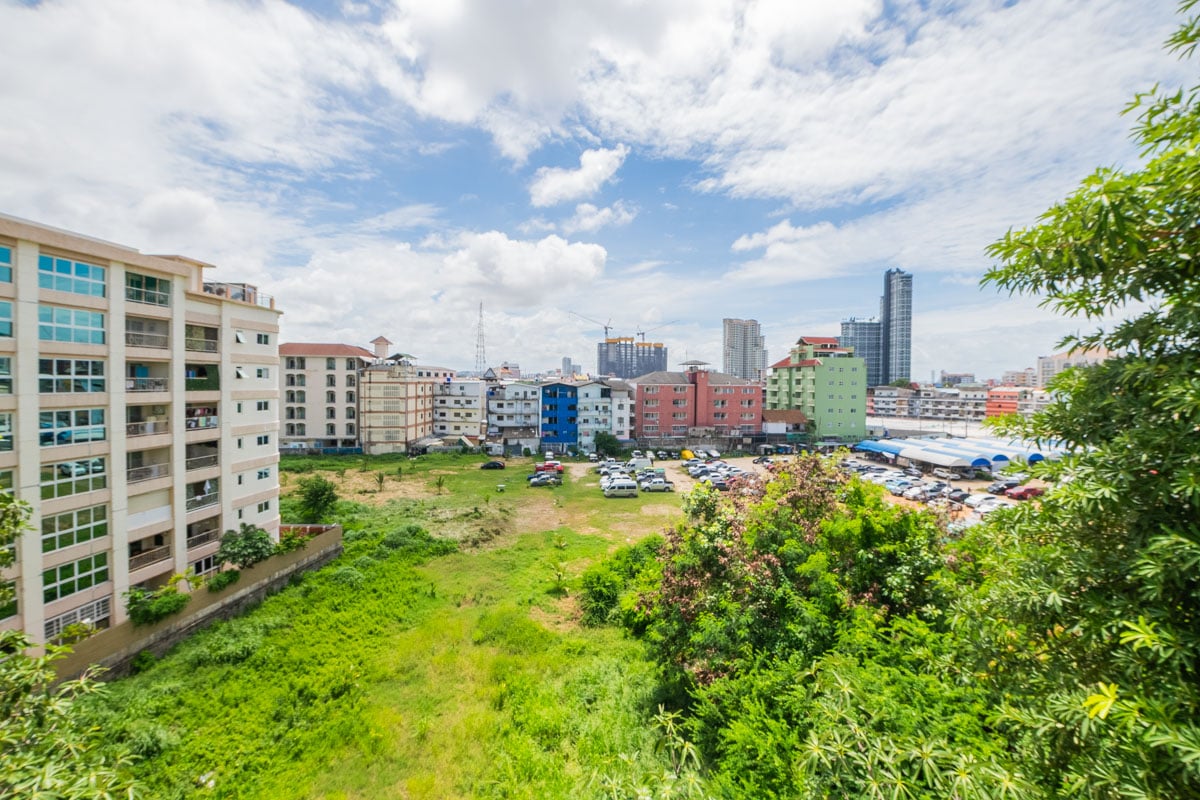 Newly Renovated 2-Bed Corner @City Garden