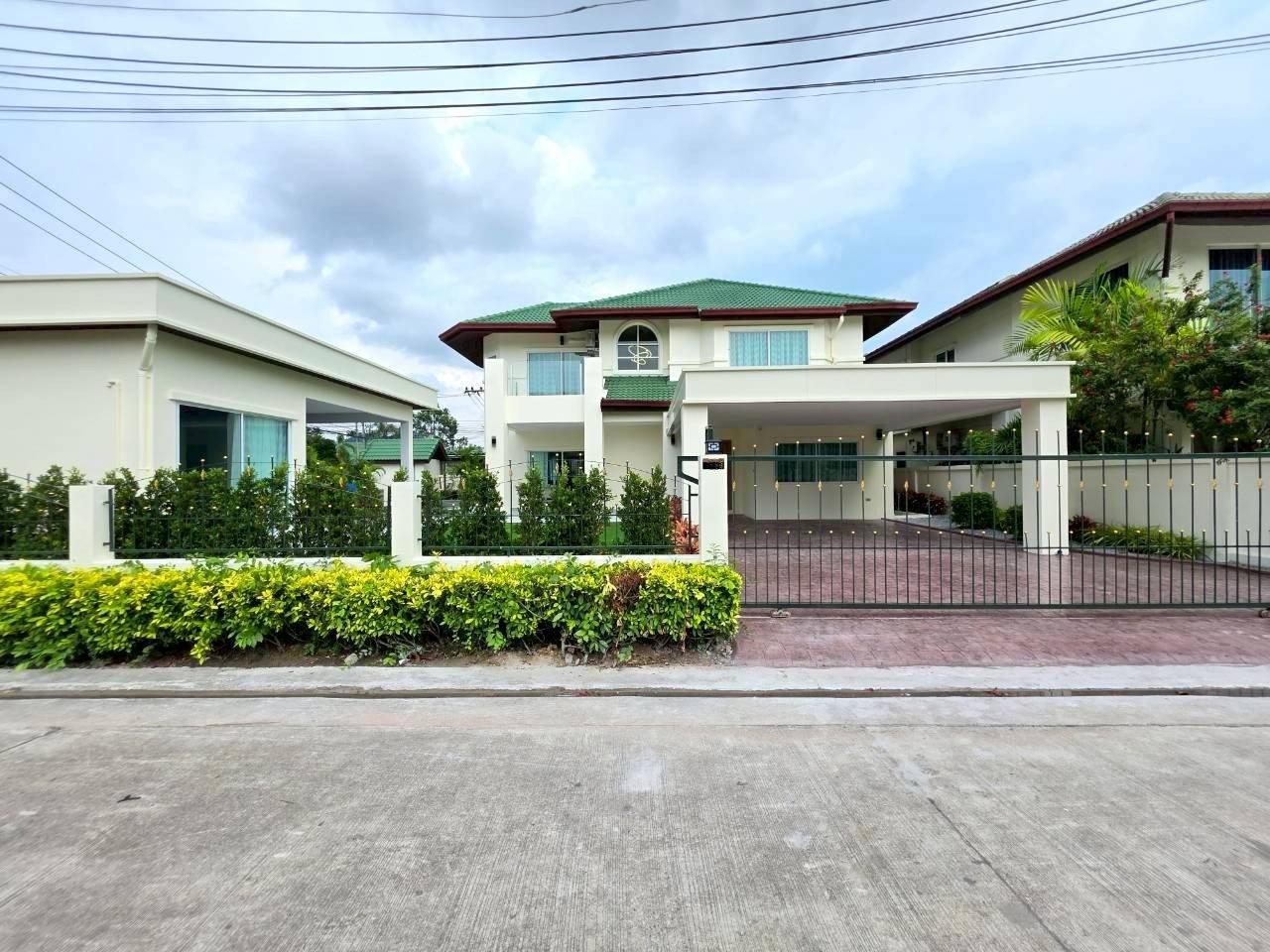 Elegant Corner Pool Villa For Rent -  Greenfield Villas 1, East Pattaya
