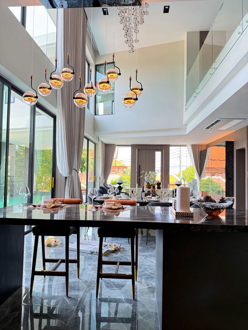 Brand New Super Luxury Villa for Sale in Pratumnak Hill thumbnail