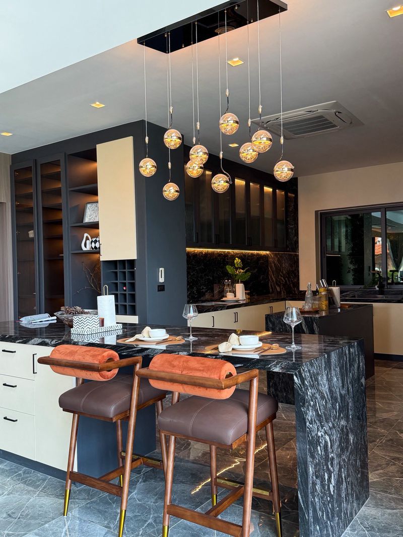 Brand New Super Luxury Villa for Sale in Pratumnak Hill thumbnail