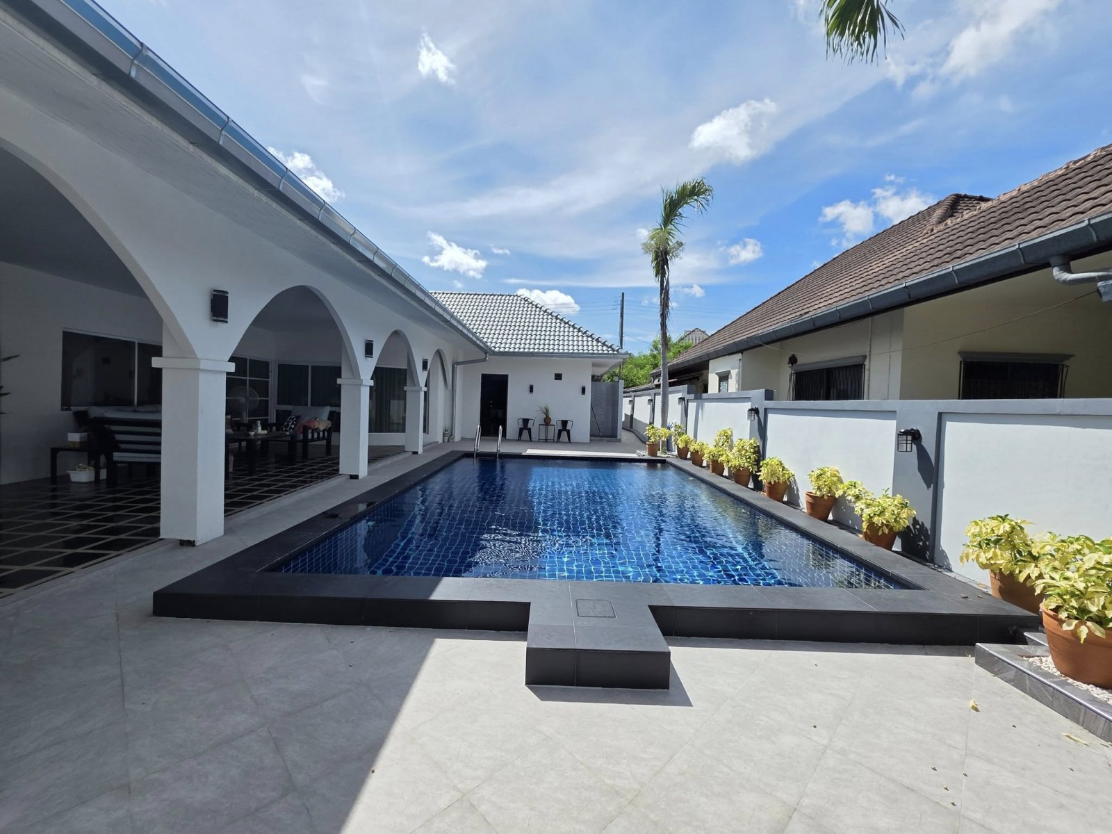 Timeless Single-Storey Villa with Private Pool thumbnail