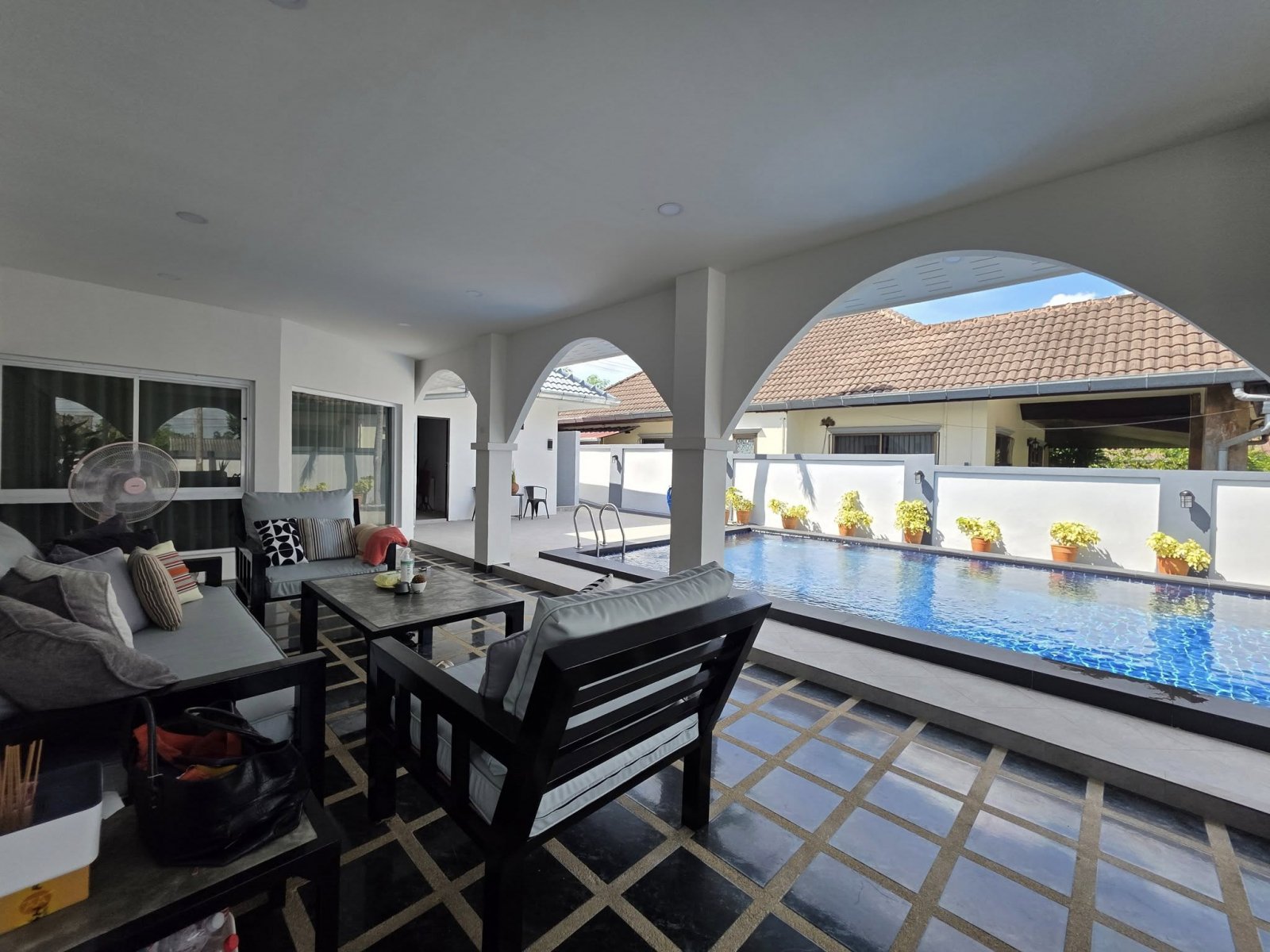 Timeless Single-Storey Villa with Private Pool thumbnail