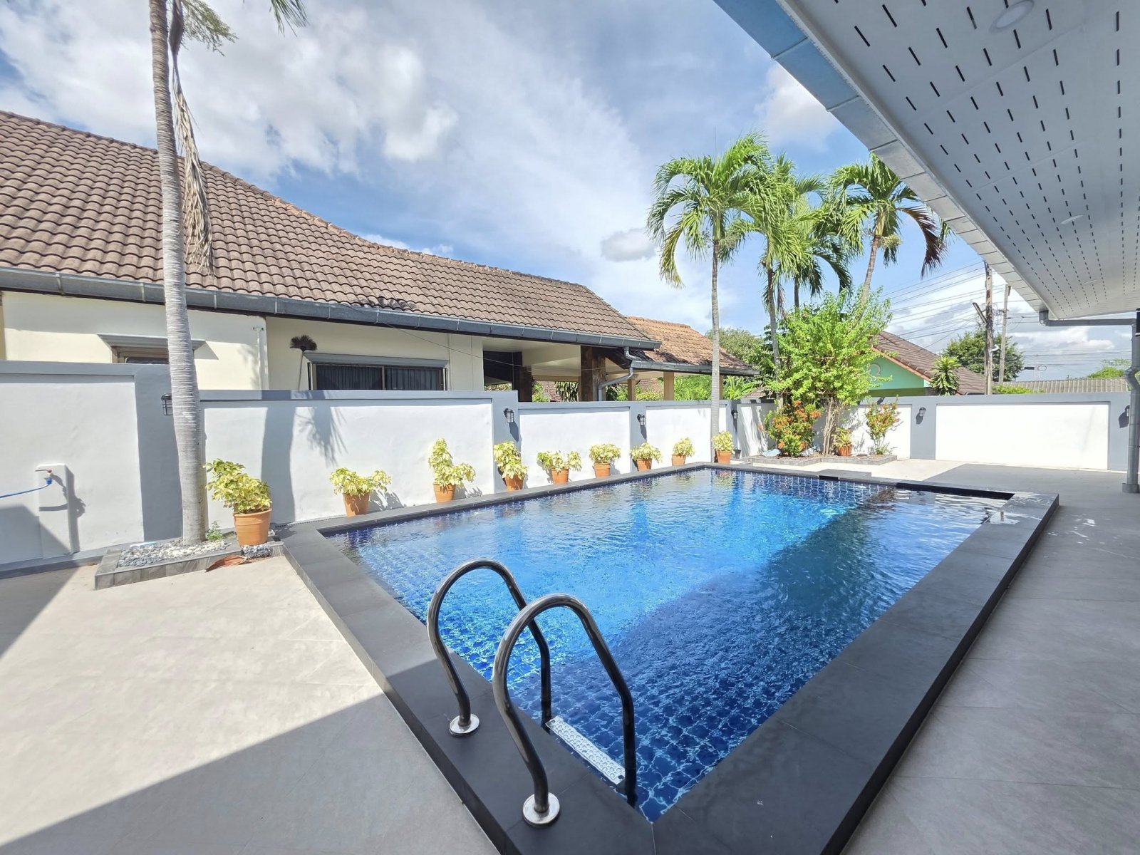 Timeless Single-Storey Villa with Private Pool thumbnail