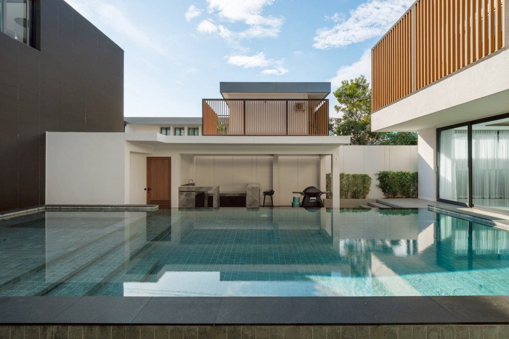 Luxury Modern Pool Villa Near Jomtien Beach thumbnail