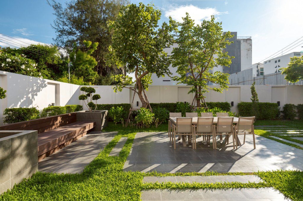 Luxury Modern Pool Villa Near Jomtien Beach thumbnail