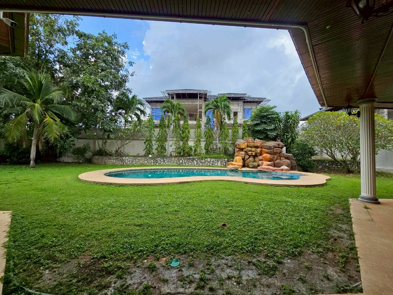 Spanish Villa For Rent - Mabprachan Lake thumbnail