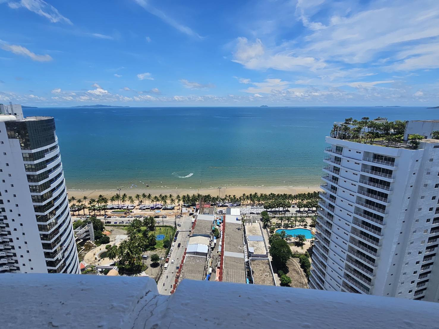 Sea View Condo For Rent at Jomtien Complex Condotel