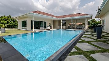 House with private swimming pool for sale in Mabprachan