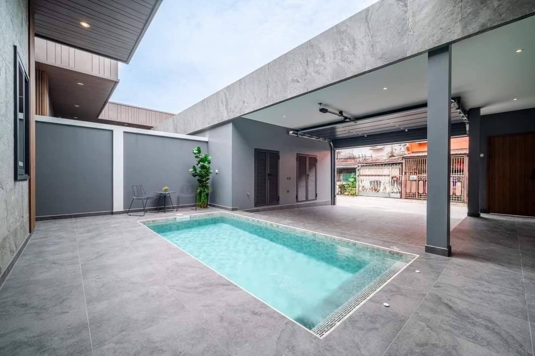 Secluded Modern Villa in the City - Villa For Rent in Nern Plub Waan Area thumbnail