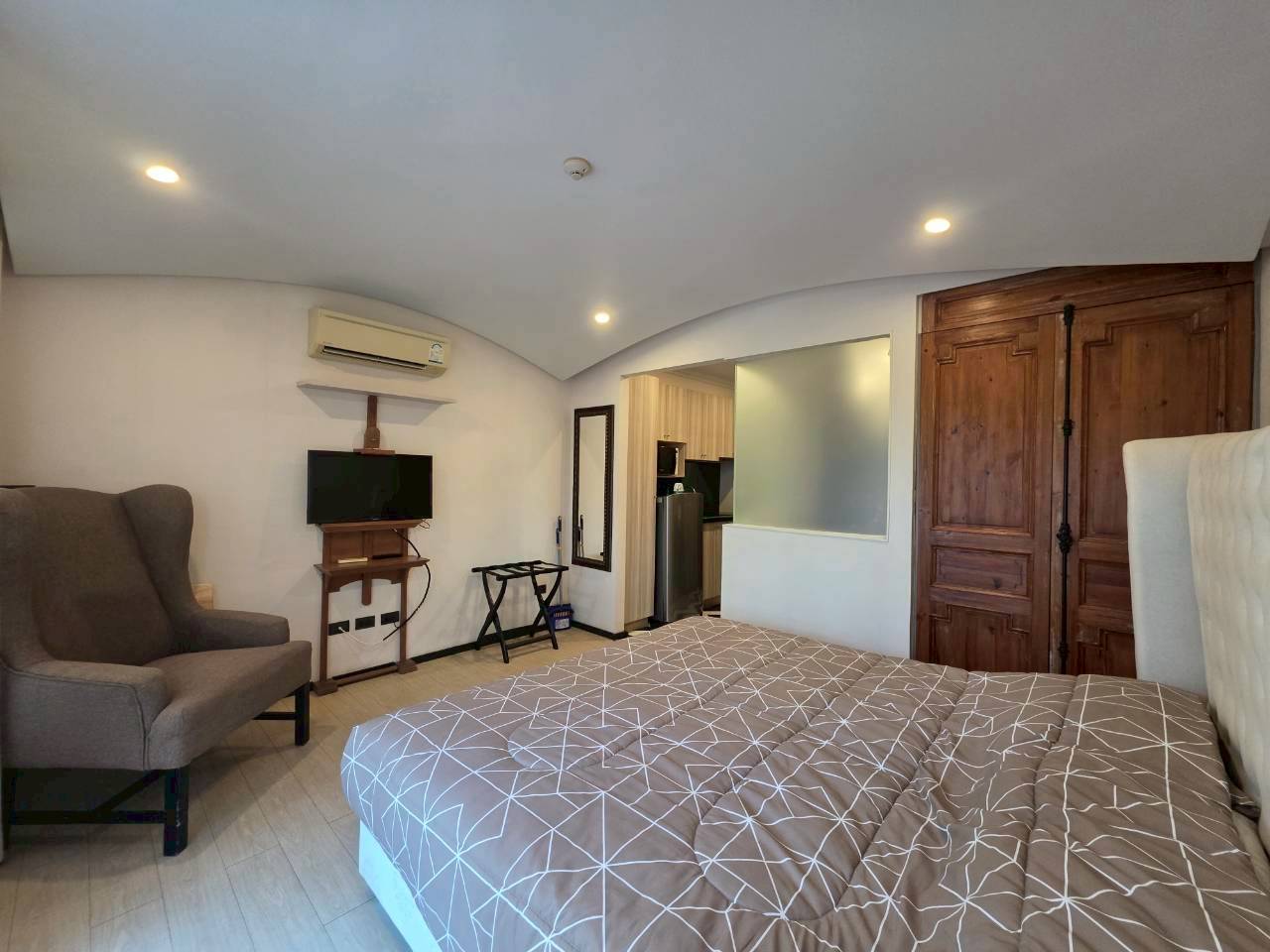 Resort-Style Studio For Rent - Venetian Resort Pattaya thumbnail