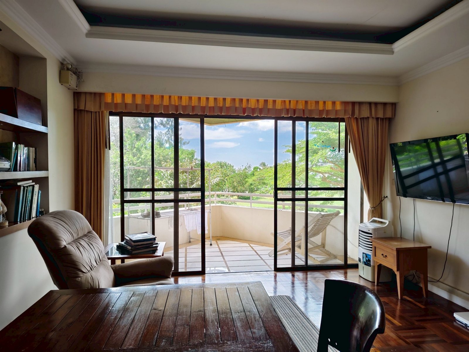 Spacious Seaside Retreat - Bay View Resort Condominium, Bang Lamung