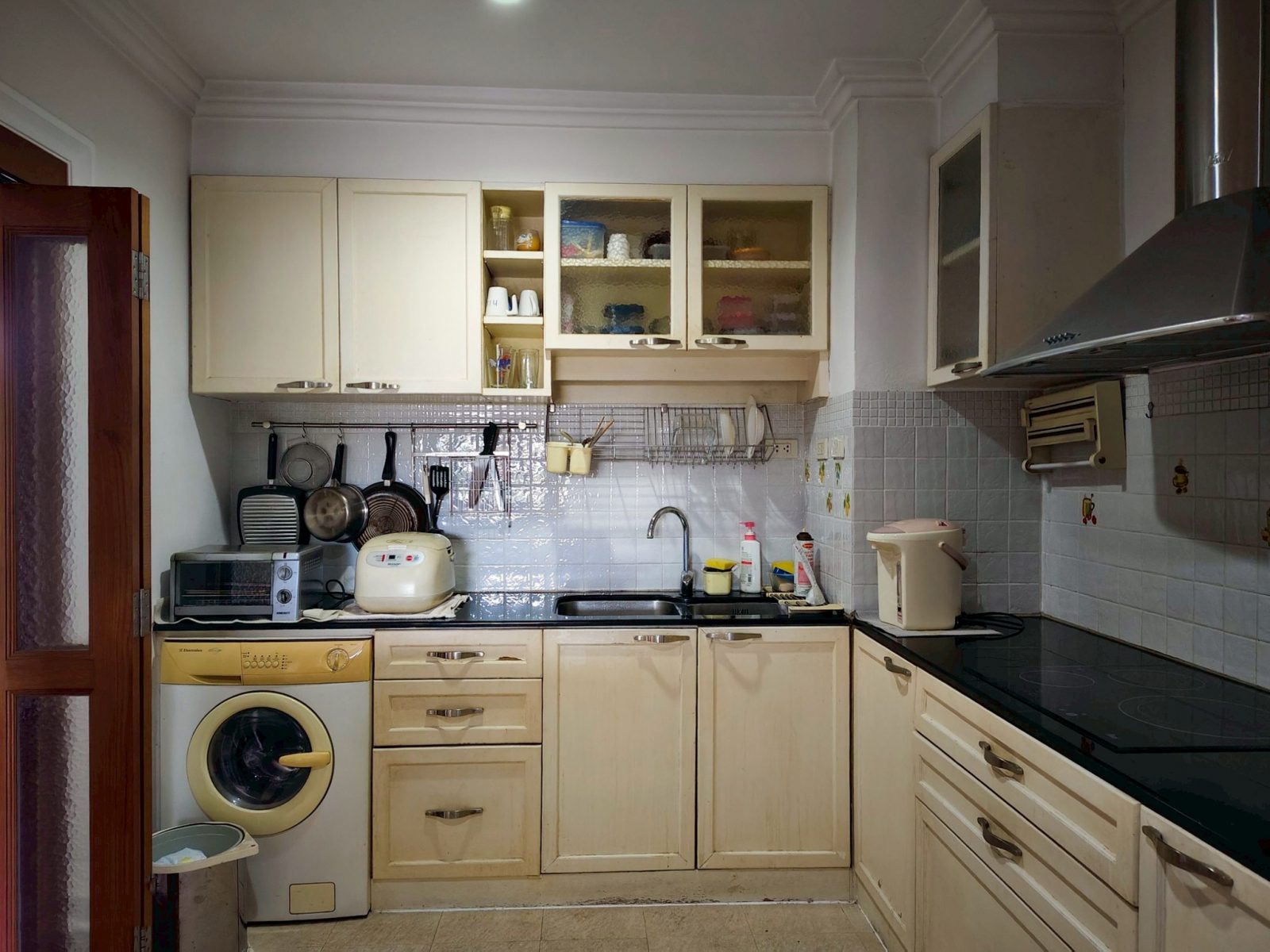 Spacious Seaside Retreat - Bay View Resort Condominium, Bang Lamung thumbnail