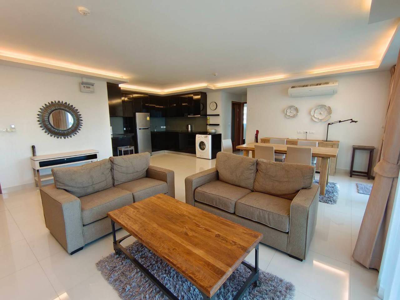 Hot Deal Pool View Condo - Club Royal, Wongamat thumbnail