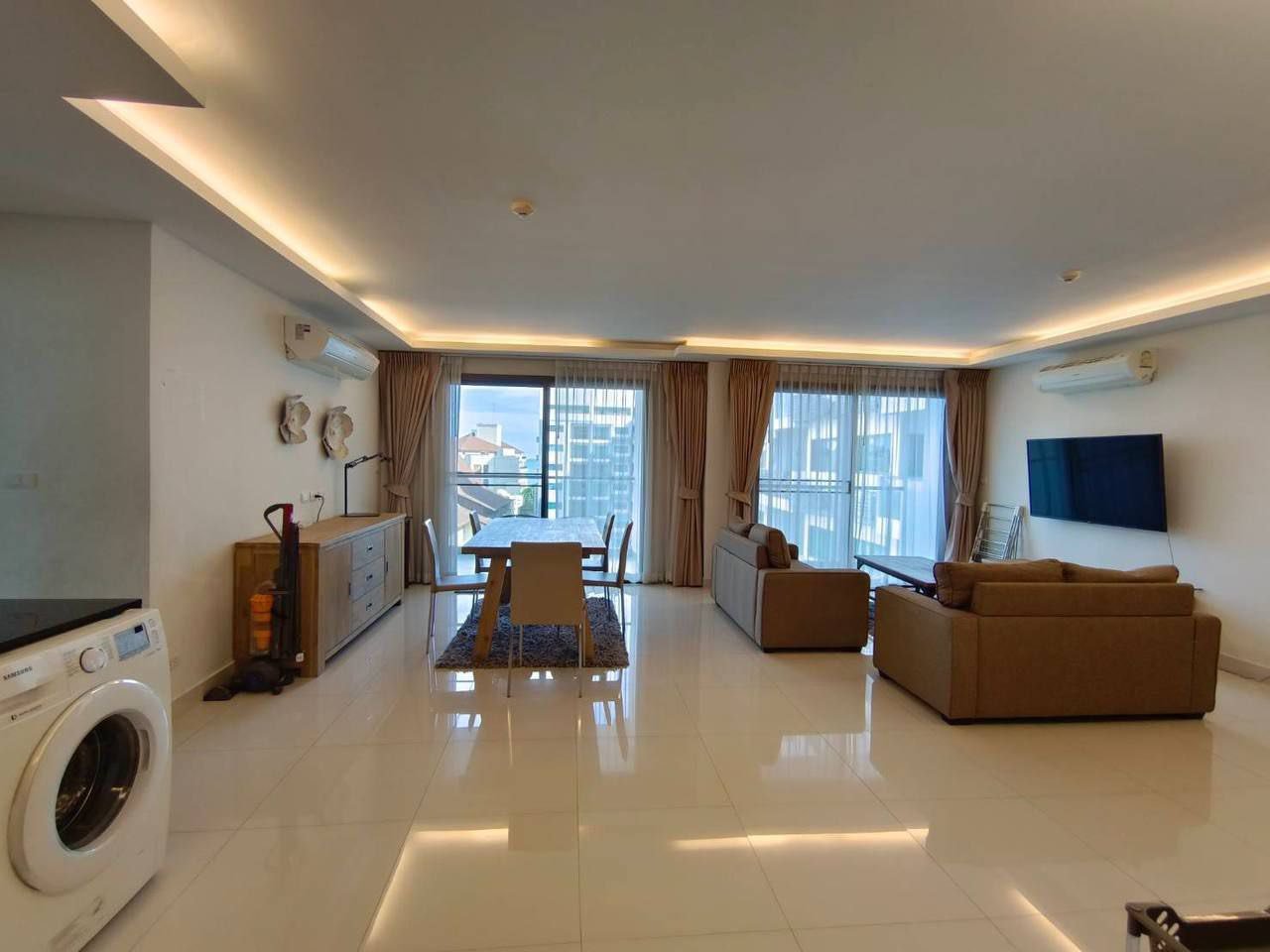 Hot Deal Pool View Condo - Club Royal, Wongamat thumbnail