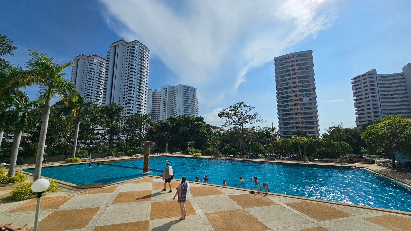 Coastal Comfort - Furnished 2-Bedroom Condo, View Talay 5D thumbnail