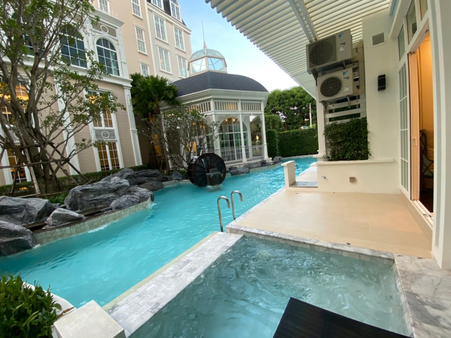 Pool Access Living - Grand Florida Beachfront Condo thumbnail