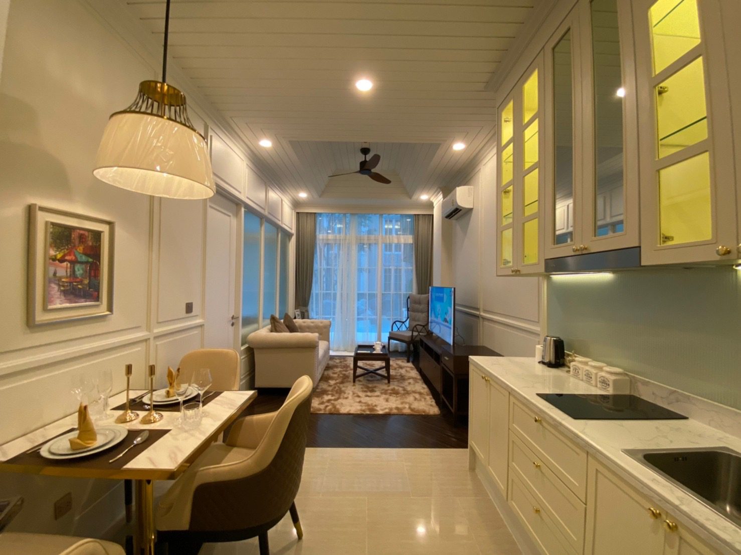 Pool Access Living - Grand Florida Beachfront Condo thumbnail