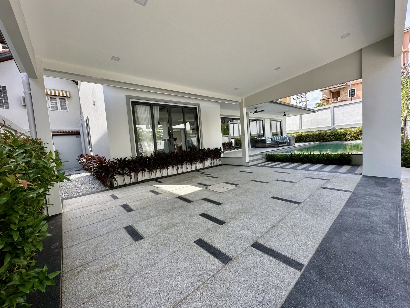 City Ease, Modern Style - Villa For Sale @Zensiri Midtown thumbnail