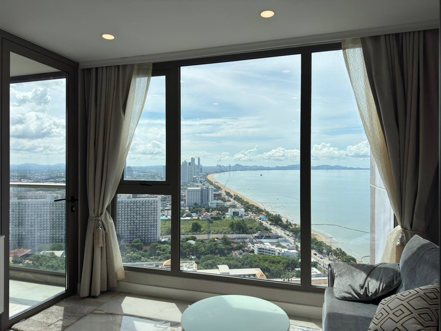 Life on the Edge - Rooftop Private Pool Condo, Copacabana thumbnail