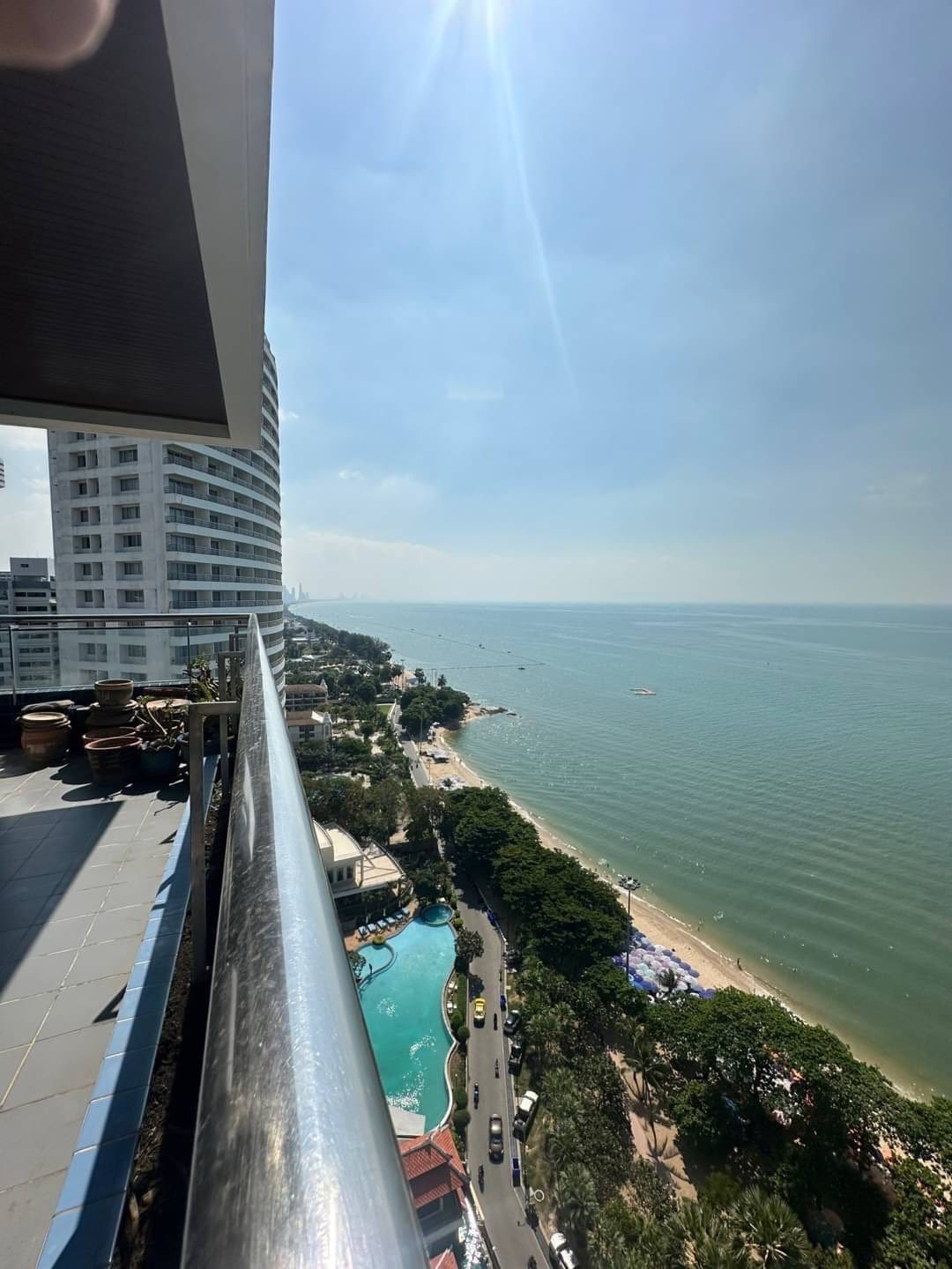 Beachfront Residence - Baan Haad Uthong, Pratamnak thumbnail