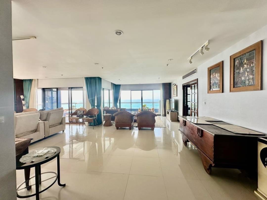 Beachfront Residence - Baan Haad Uthong, Pratamnak thumbnail