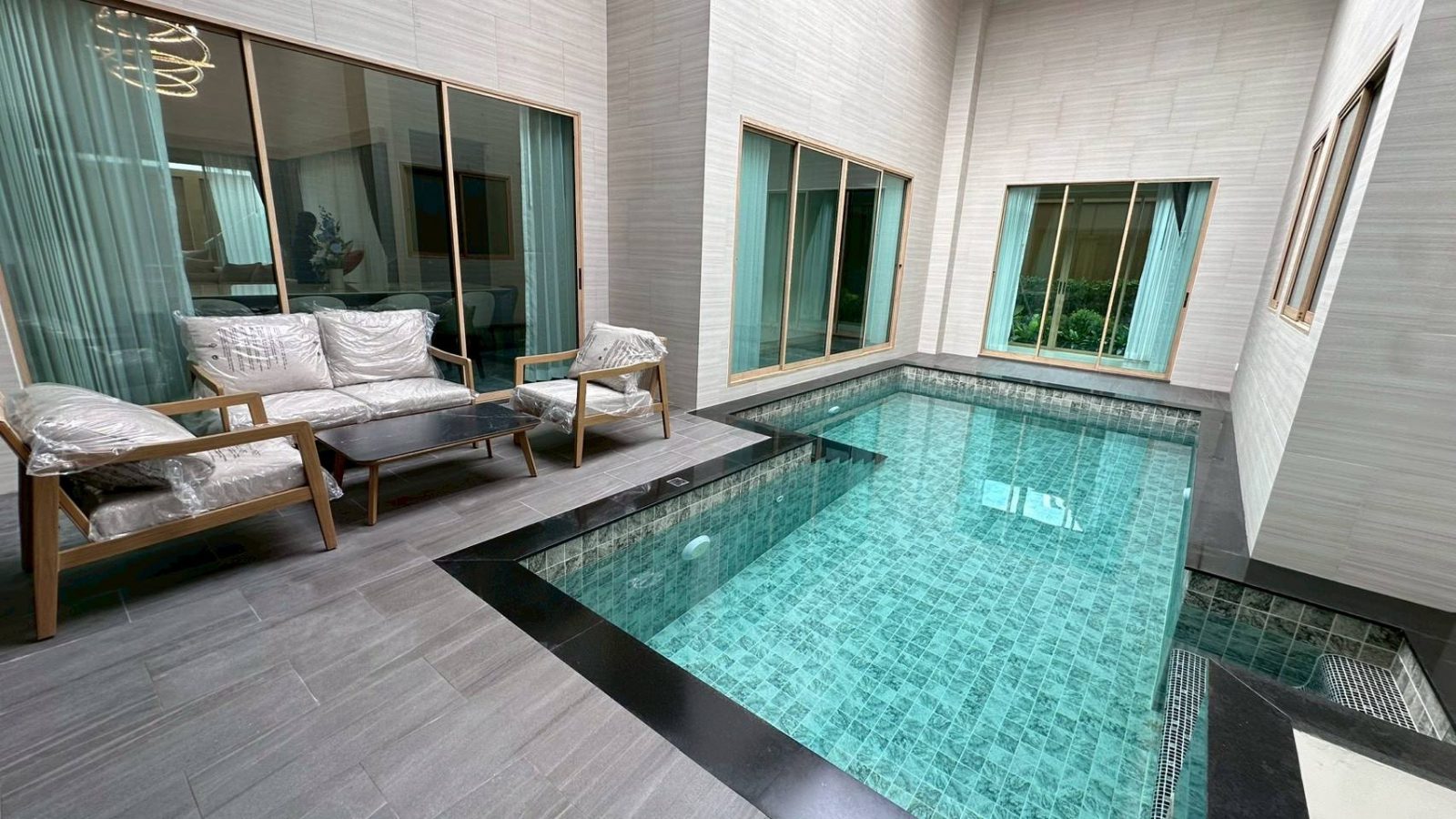 Luxury Pool Villa for Rent - Baan Mae Bibury, Pattaya thumbnail