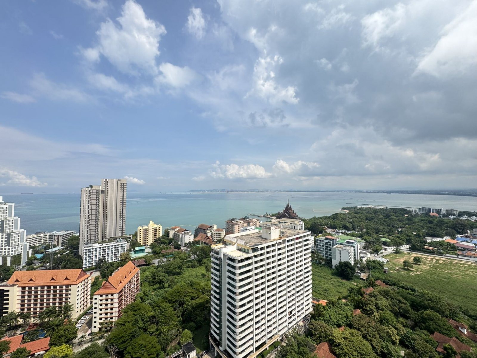 High-Floor Ocean View – The Riviera Wongamat, Pattaya thumbnail
