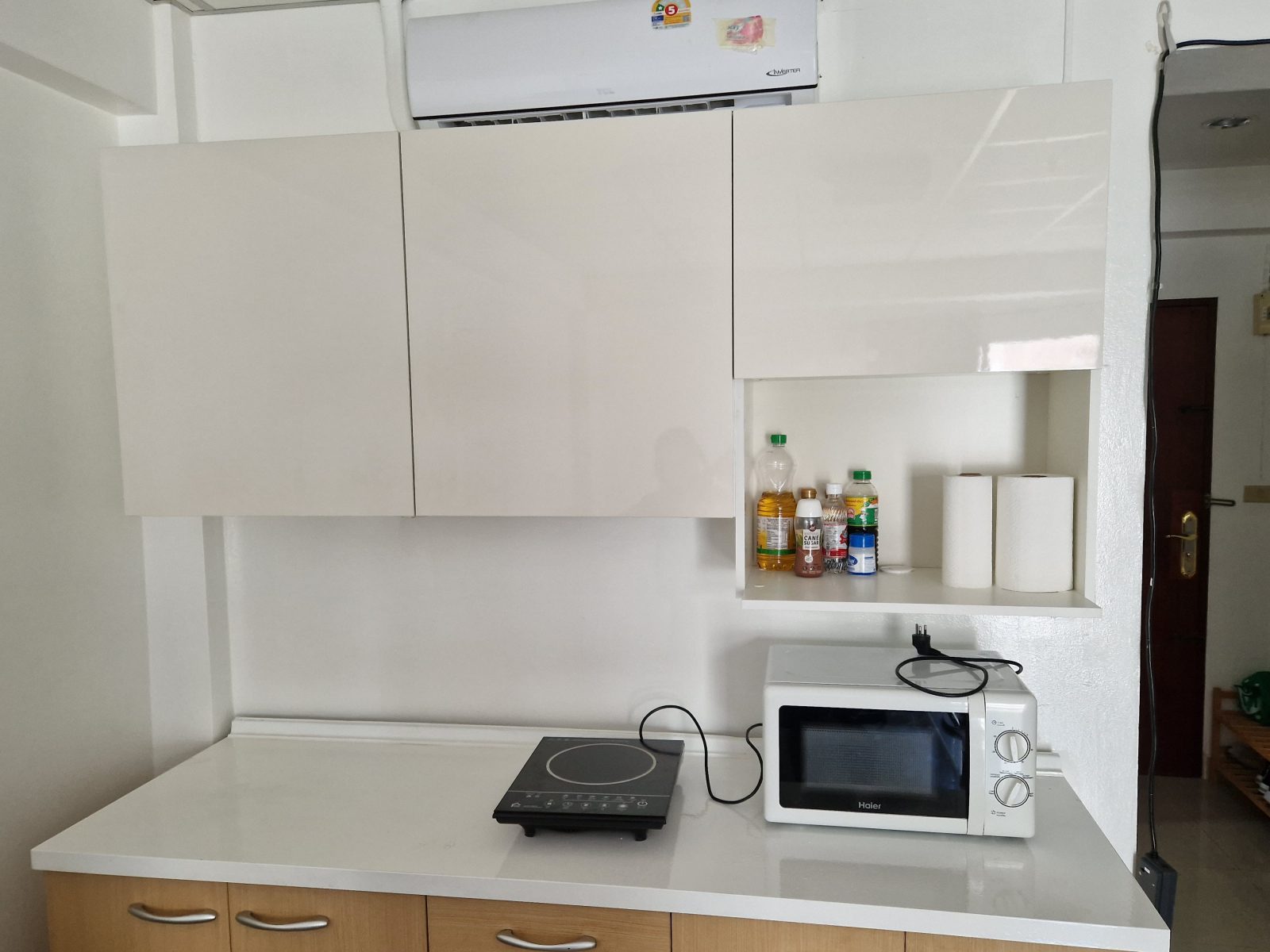 Seaside Simplicity - Affordable Beachfront Condo For Sale, Rimhaad Jomtien thumbnail