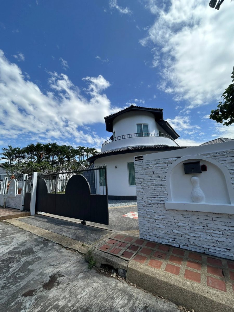 Spacious 2-Storey Pool Villa For Rent - East Pattaya