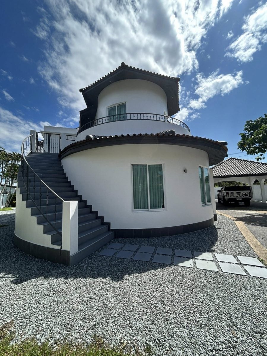 Spacious 2-Storey Pool Villa For Rent - East Pattaya thumbnail