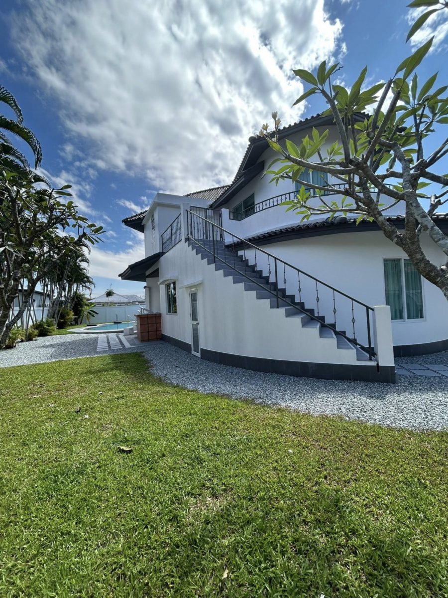 Spacious 2-Storey Pool Villa For Rent - East Pattaya thumbnail