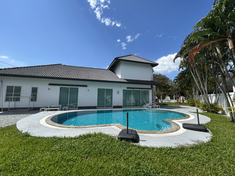 Spacious 2-Storey Pool Villa For Rent - East Pattaya thumbnail