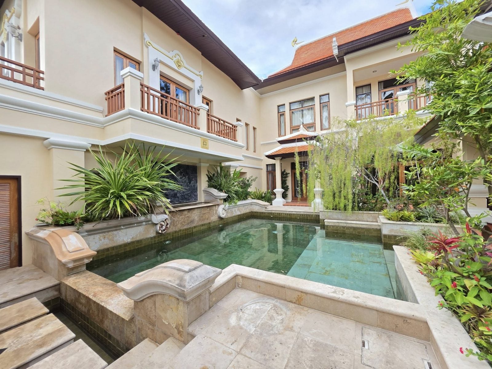 Tropical Luxury - Thai Bali Pool Villa at View Talay Marina thumbnail
