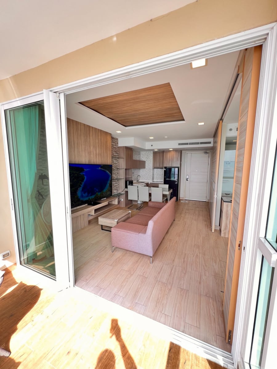 Seaside Condo For Rent @Cetus Beachfront, Jomtien thumbnail