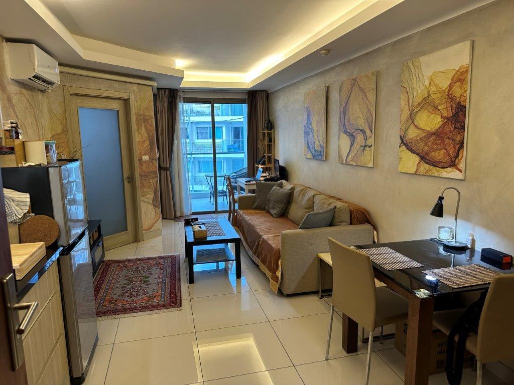 Resort Style Living - Pool View Condo for Rent at Laguna Beach Resort 1, Jomtien thumbnail