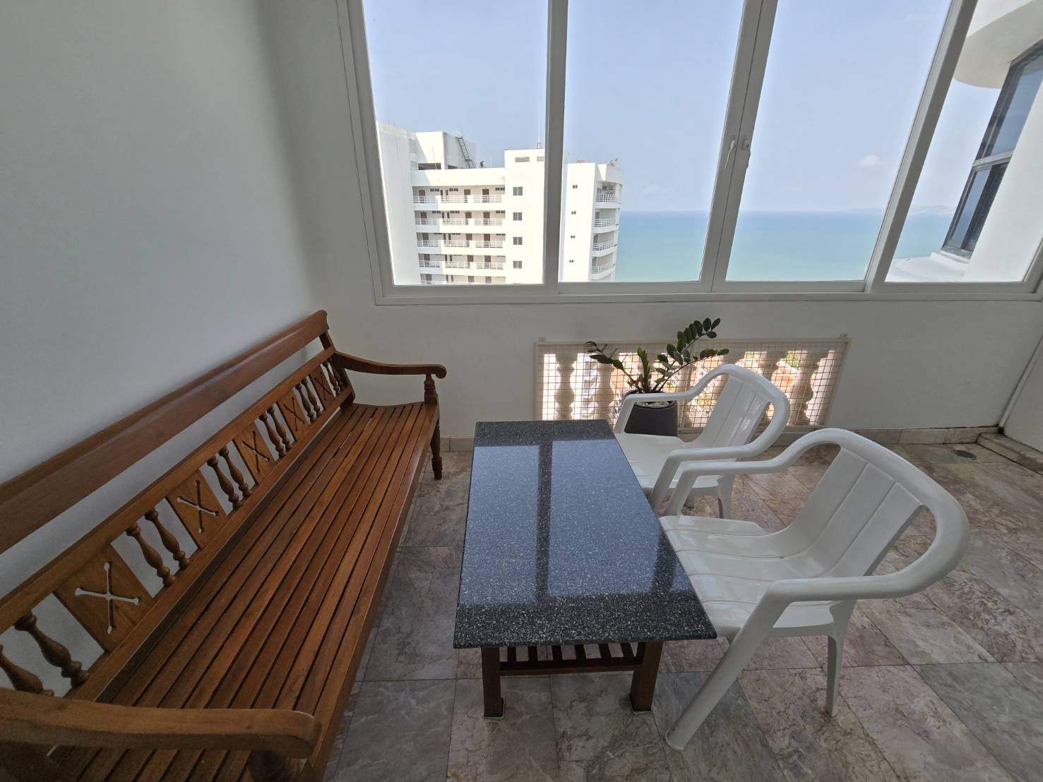 High-Floor City &amp; Sea Breeze Studio-Jomtien Complex Condotel thumbnail