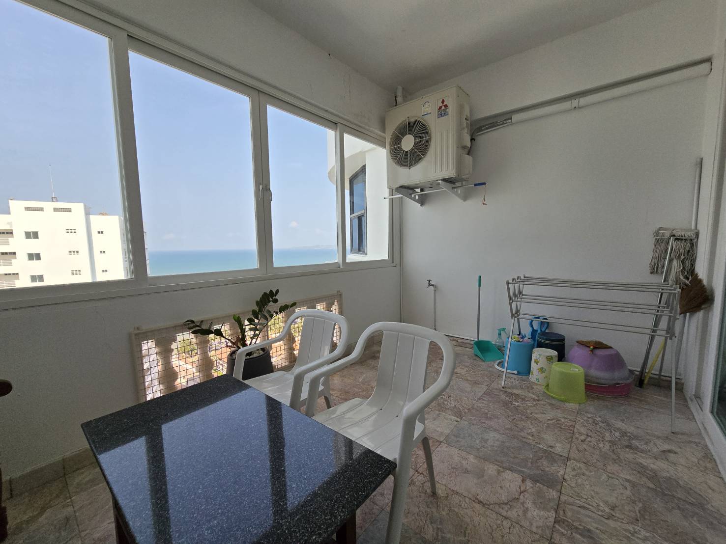 High-Floor City &amp; Sea Breeze Studio-Jomtien Complex Condotel thumbnail