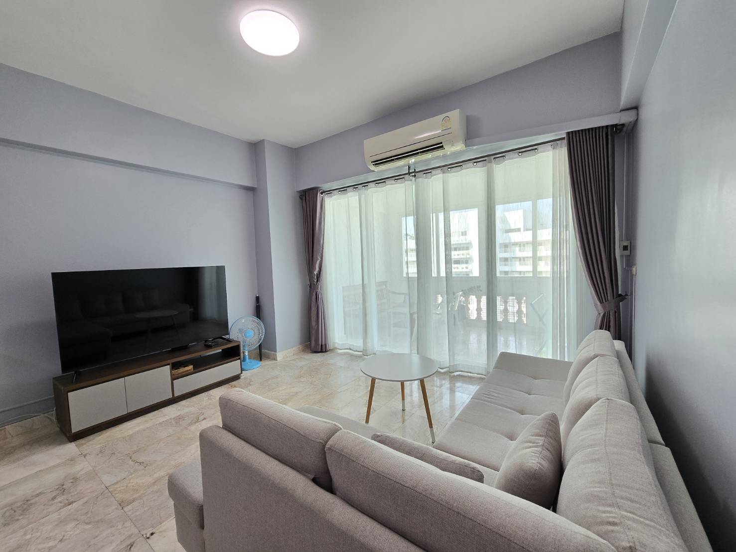 High-Floor City &amp; Sea Breeze Studio-Jomtien Complex Condotel thumbnail