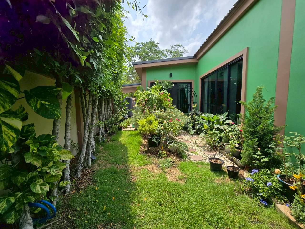 Corner Nordic Home -Soi Noen Plub Wan Siam Country Club thumbnail