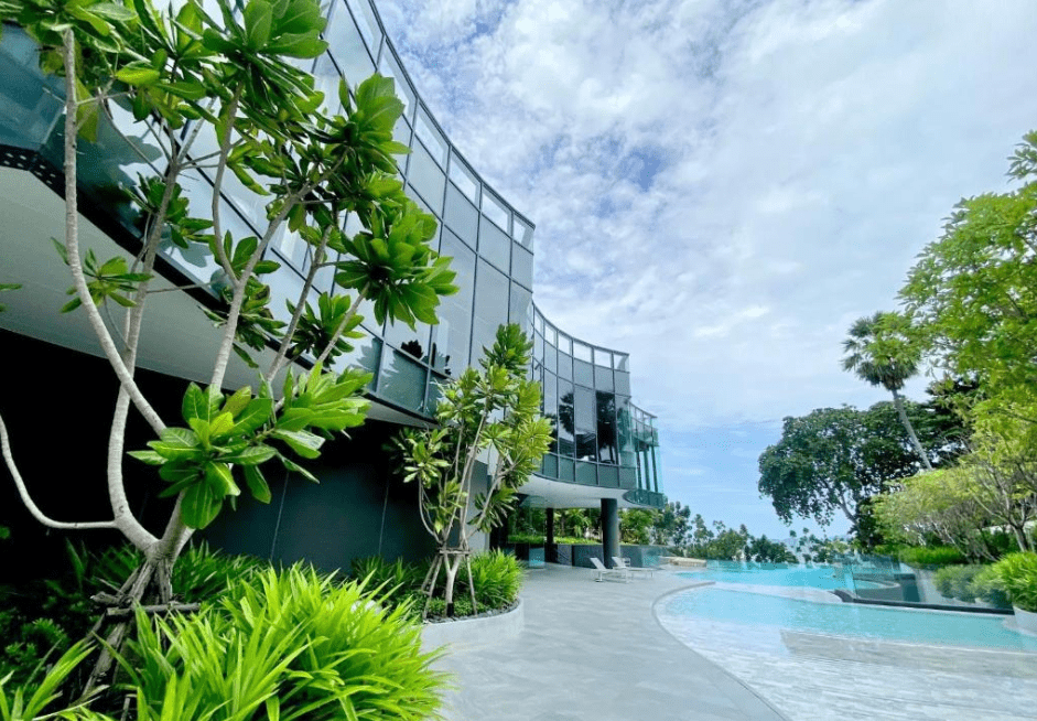 Ultra-Private High-Floor Beachfront Luxury-Arom Wongamat thumbnail