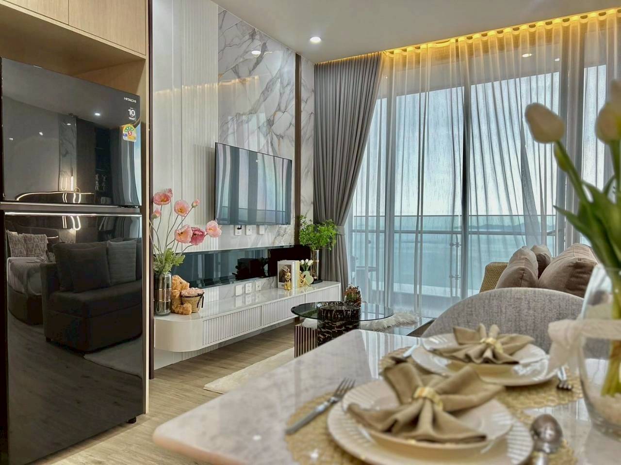 Ultra-Private High-Floor Beachfront Luxury-Arom Wongamat thumbnail