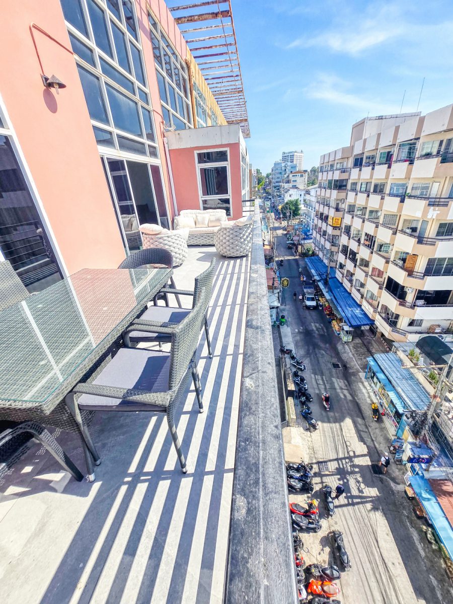 Spacious Family Seaside Residence-The ocean Pearl Condominium thumbnail